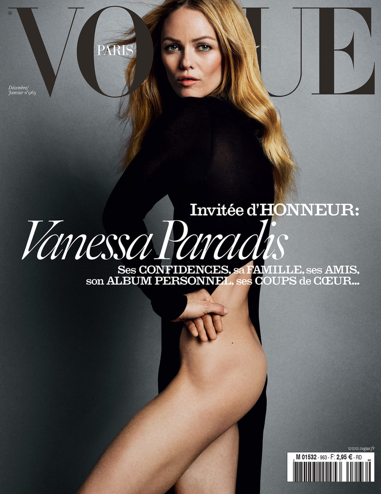 De nem csak ők, Vanessa Paradis is ledobta a ruhát, méghozzá a Vogue címlapján