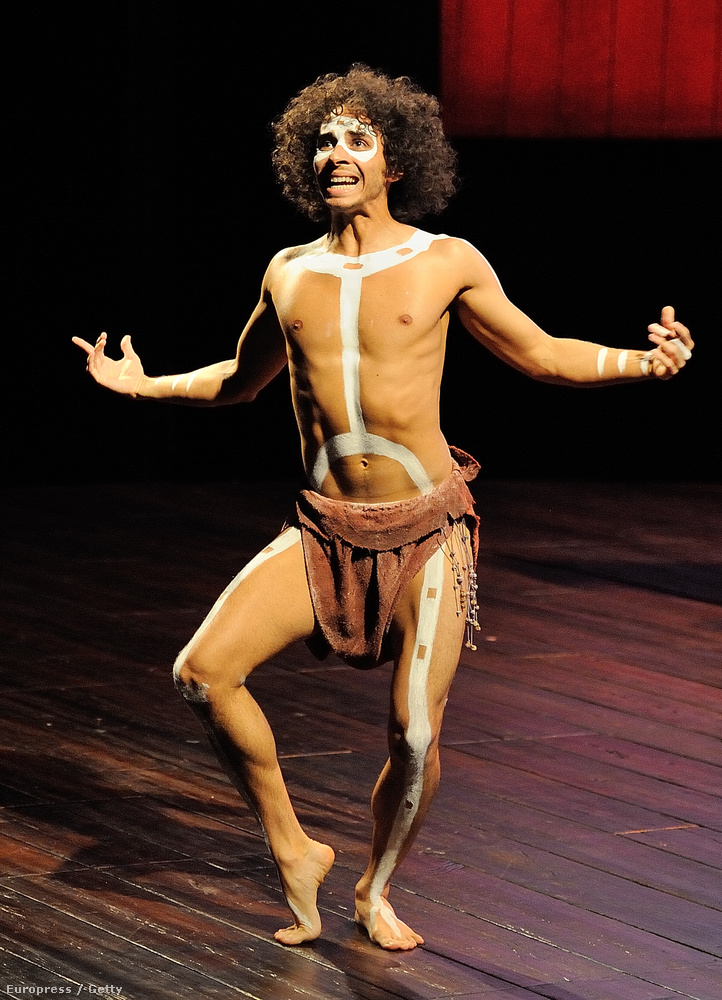 Gary Wood színész Londonban, ausztrál őslakosnak sminkelve/öltöztetve