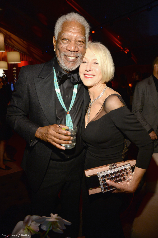 Helen Mirren mintha már ivott volna egy keveset, úgy dől Morgan Freemanre