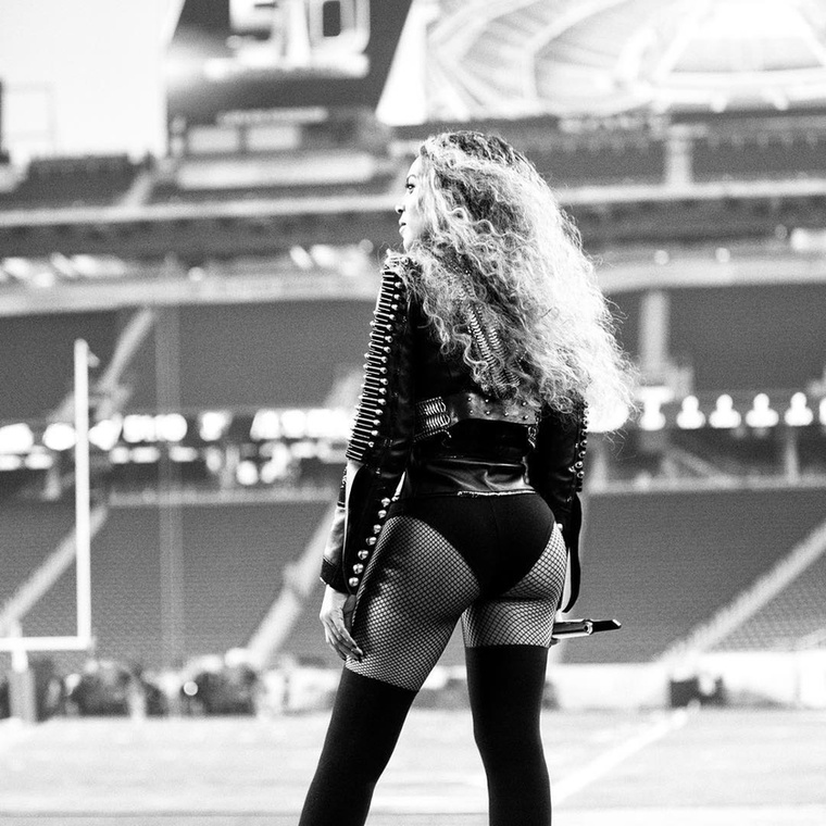 Beyoncé fenekét csak úgy idetesszük, mert miért ne.
