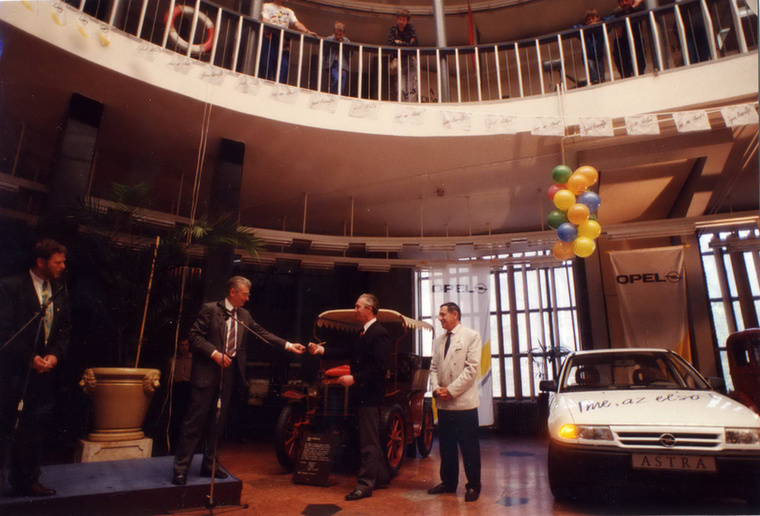 Az első hazai Astrát az Opel a Közlekedési Múzeumnak ajándékozta