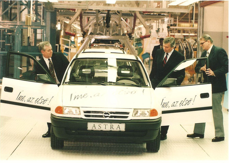 A GM a nyolcvanas évek végén az Opel motorgyártó kapacitását akarta növelni, ehhez keresett megfelelő helyszínt Közép-Európában