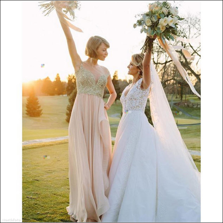Na és legutóbb meg Taylor Swift posztolt arról, hogy koszorúslány volt gyerekkori barátnője esküvőjén