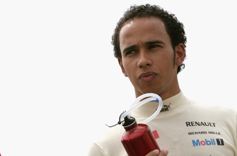 Utoljára sírja vissza Lewis Hamilton 2006-os haját!&nbsp;Régen minden jobb volt!