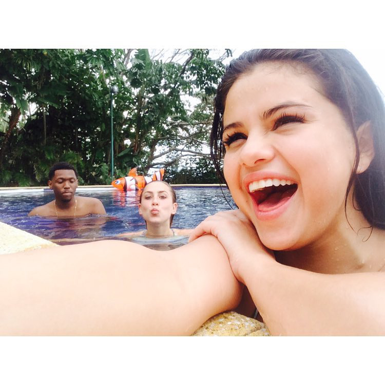 Lehet, hogy követői azt is szeretik, hogy Selena Gomez ilyen boldog moncsicsinek néz ki