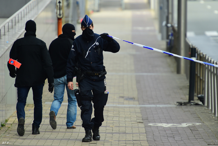 A a belga rendőrség házkutatásokat tart Brüsszelben; a terrorcselekményekhez köthető személyeket keresnek
