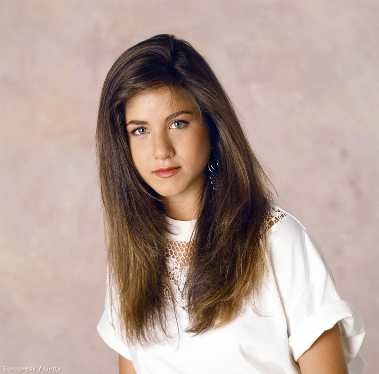 Nézzük meg egy barátnőjét is: Jennifer Anistont láthatják itt, 1990-ben, 21 évesen.