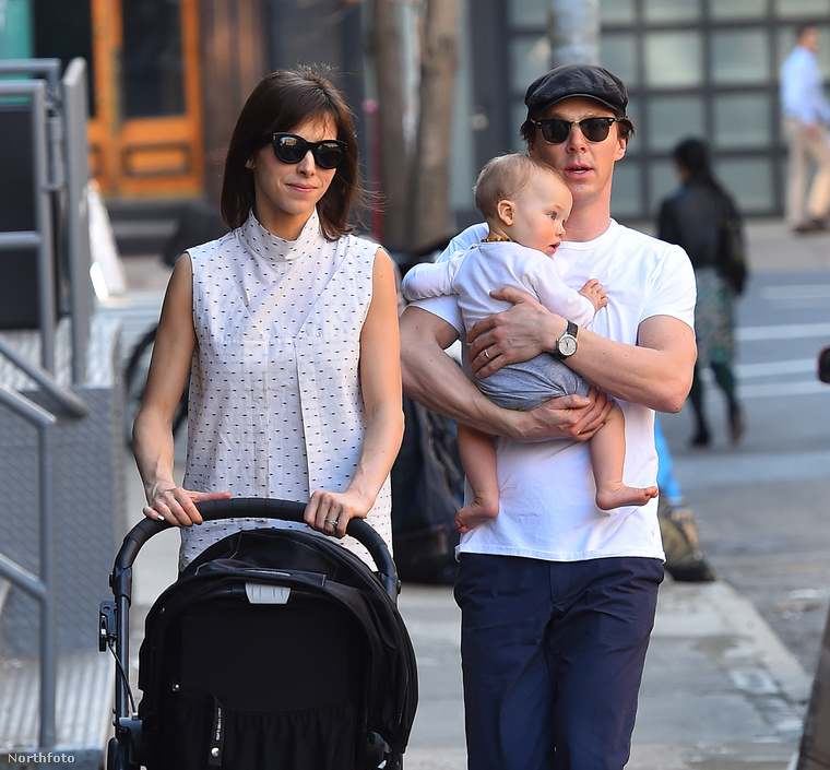 Cumberbatch és családja New York-ban sétálgatott egy kicsit, és bár a fotósorozat igen statikusra sikerült...