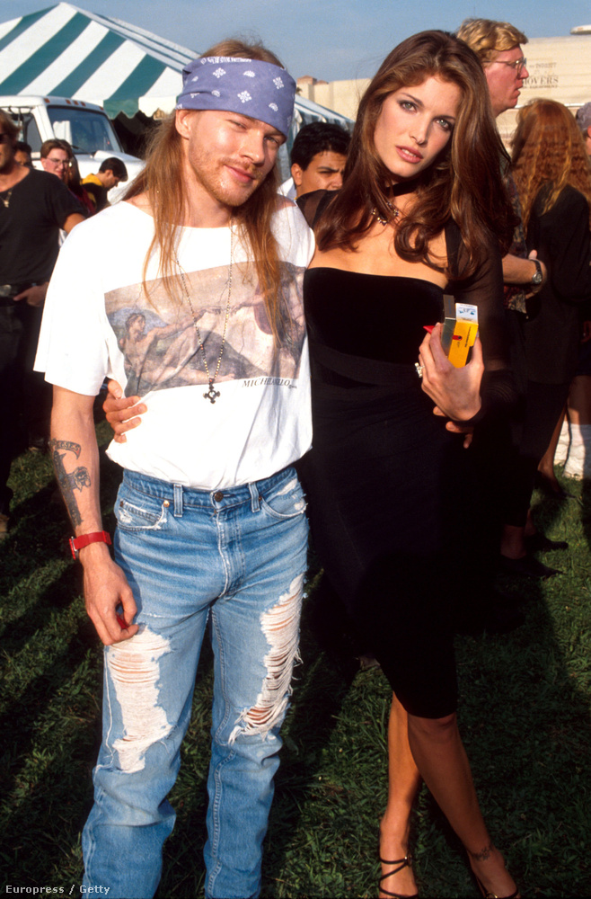 Axl Rose már közel sem így néz ki, de fiatalon még Stephanie Seymourral volt együtt, aki a Guns N' Roses November Rainjéhez készült videóklipben is szerepelt.