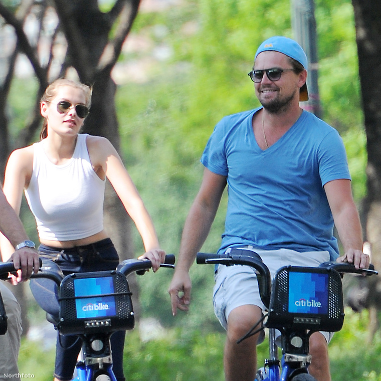 Leonardo DiCaprio egy barátnőjével biciklizett
                         New Yorkban május 25-én, az Oscar-díjas színészt többször is a helyi városi biciklin látták tekerni.