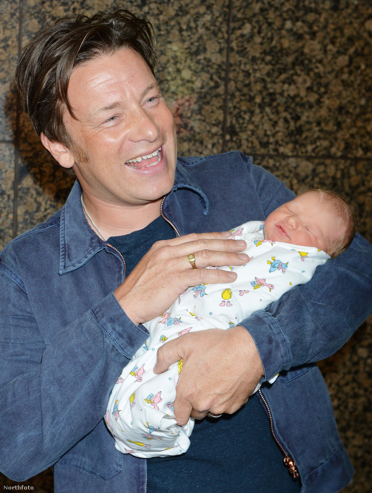 Jamie Olivernek a hétvégén fia született