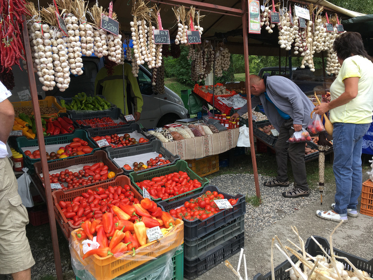 akik mellett megférnek az őstermelők is.