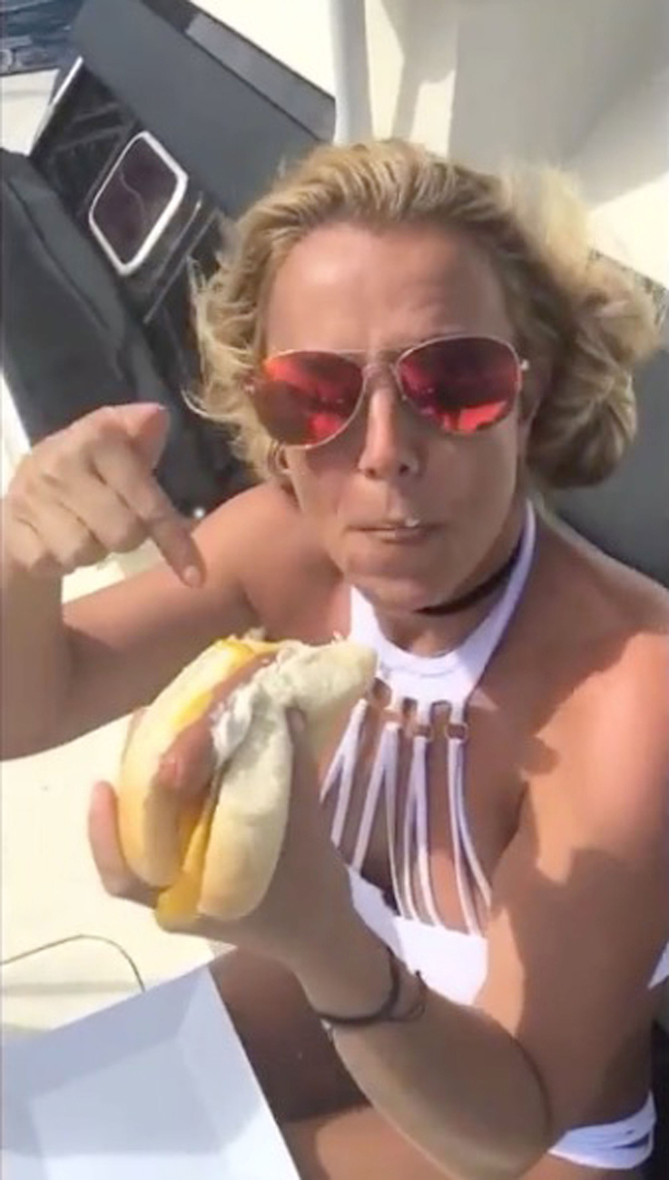 Britney Spears lesz a megfejtés, aki az elmúlt hetekben nyaralt Hawaii-n a családjával