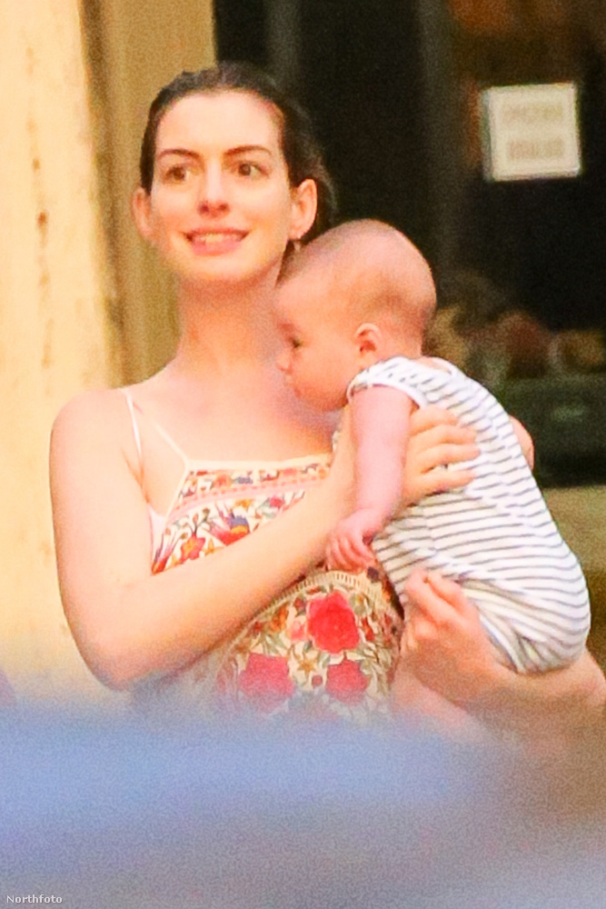 Ismerje meg Anna Hathaway és Adam Shulman 4 hónapos kisfiát 
                        oldalról...