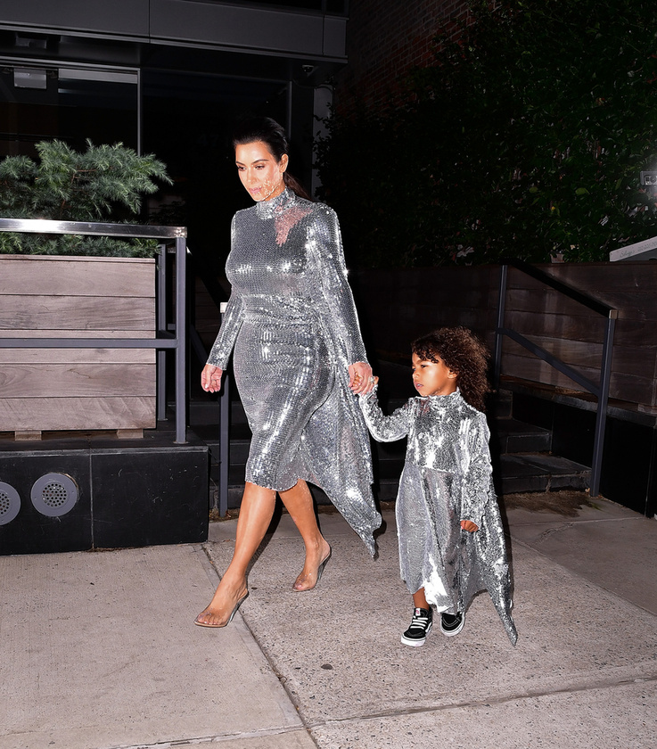 Kim Kardashian és Kanye West közös fia, a lassan 1 éves Saint West még kicsi, neki nem való a koncert