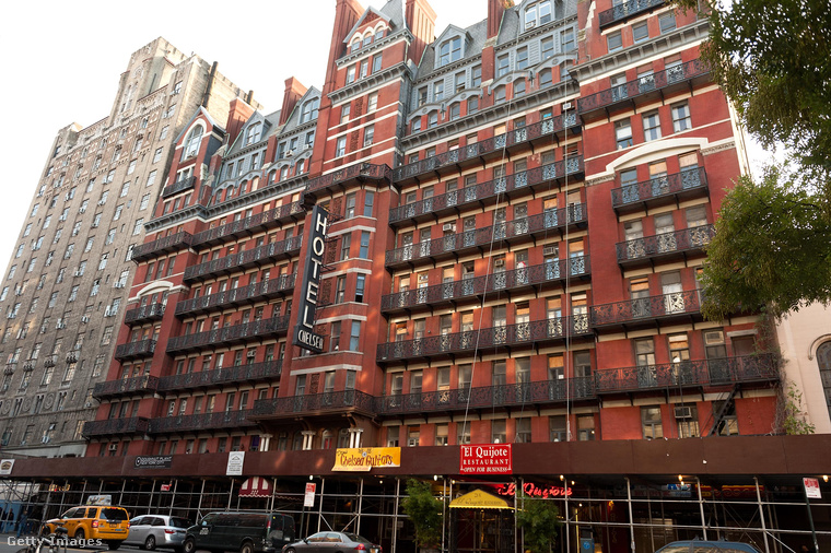 Számos híresség szállt már meg a Hotel Chelsea-ben New Yorkban, többek között Andy Warhol, Janis Joplin vagy Mark Twain, azonban a vöröstéglás manhattani épület talán azért is lehet félelmetes hely, mert a Sex Pistols basszusgitárosa Sid Vicious itt szúrta le Nancy Spunt 1978-ban