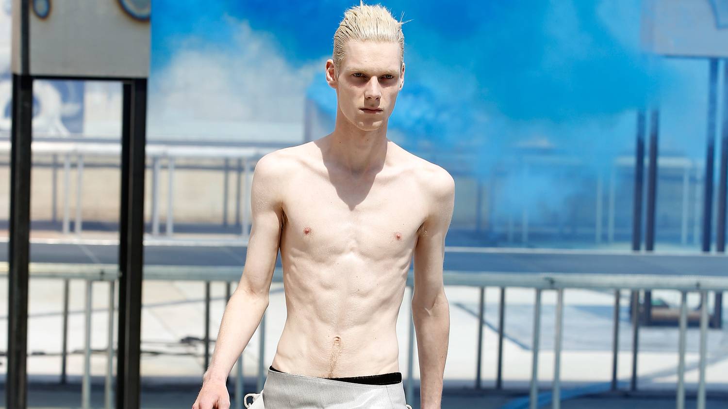 Velvet - Kockahas - Összeszedtük a szezon legvékonyabb férfimodelljeit: fehérek, szőrtelenek