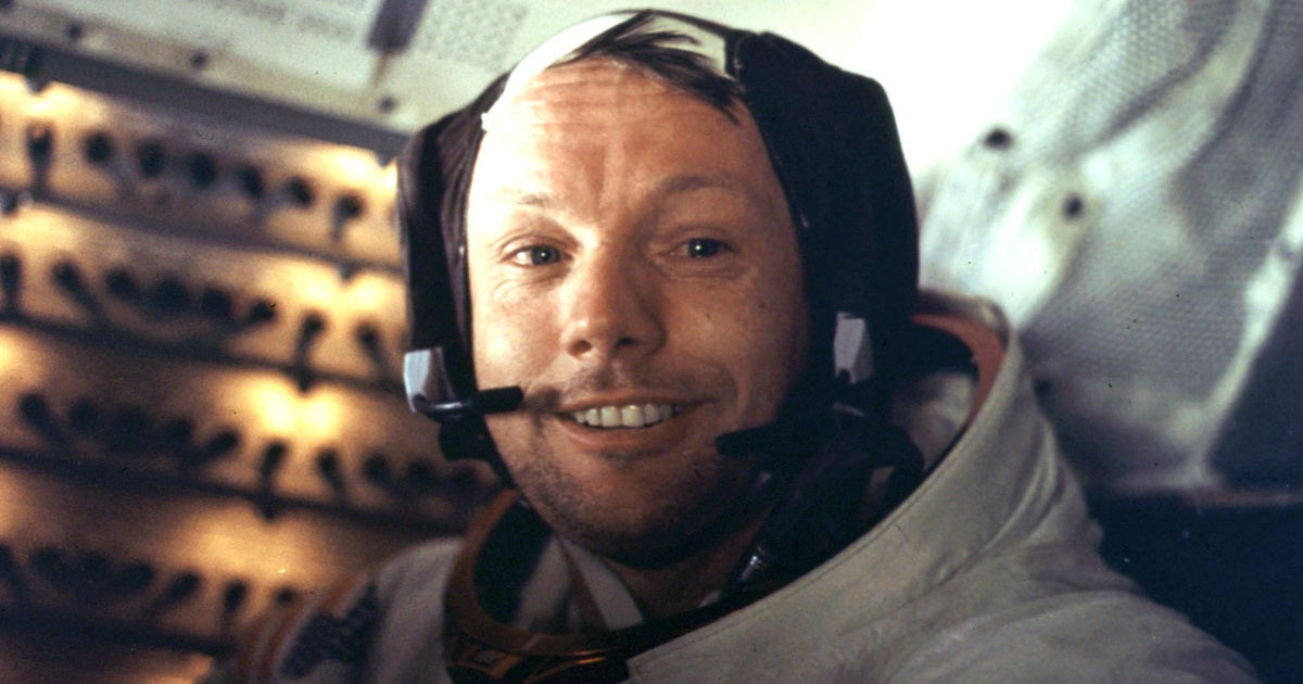Elárverezik Neil Armstrong emléktárgyait