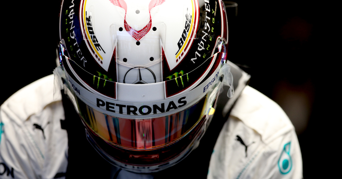 Pályacsúccsal Hamiltoné a pole, Vettel csak 5. helyről rajtol