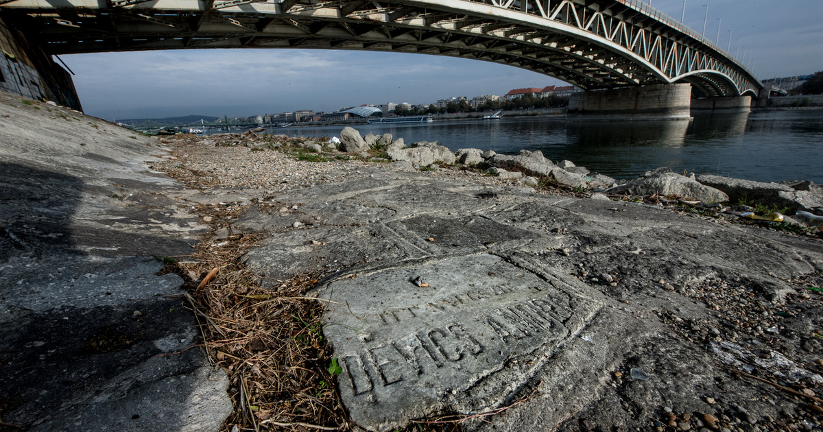 Index - Tech-Tudomány - Sírkövek bukkantak elő a Petőfi híd lábánál