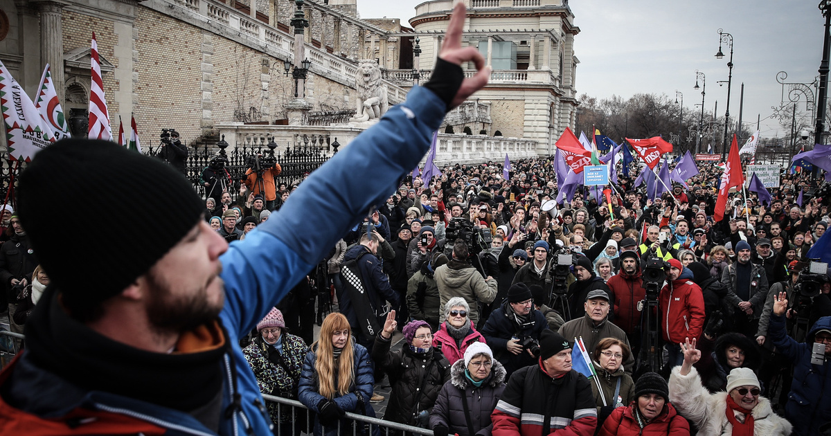 Index - In English - Demonstrations And Roadblocks All Over Hungary