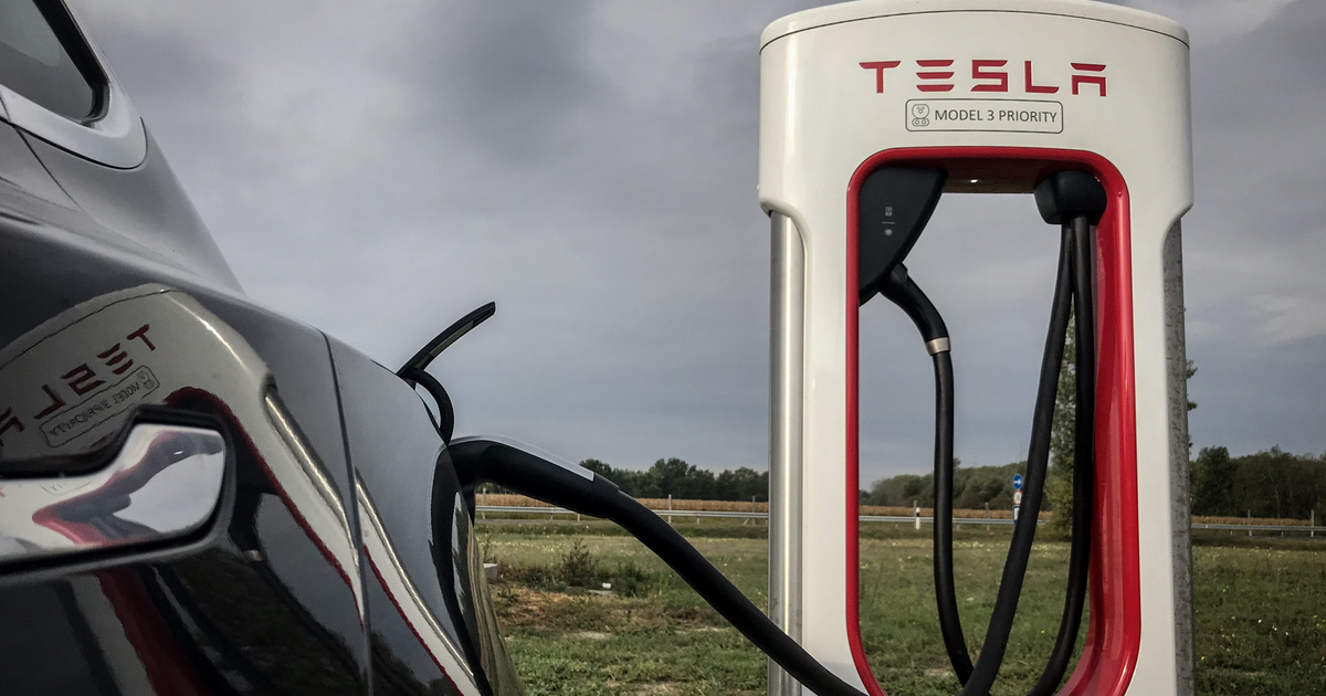 Tovább bĹ‘vĂti töltĹ‘hálĂłzatát a Tesla Magyarországon