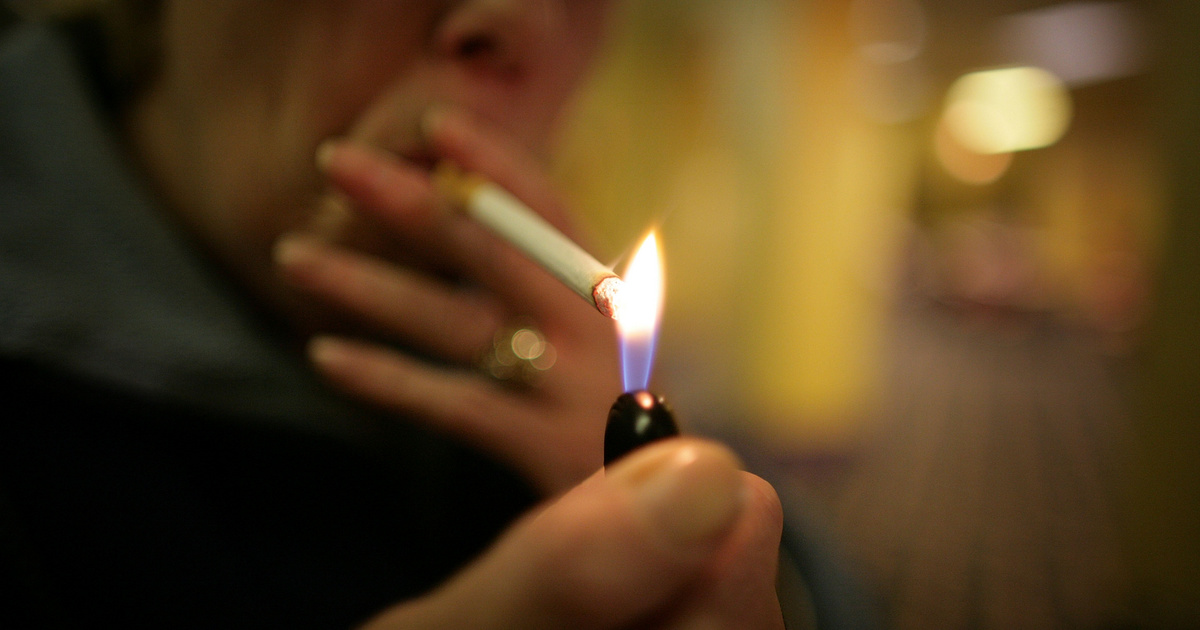 Lázár János bejelentette: a 2020 után születetteknek megtiltják a dohányzást