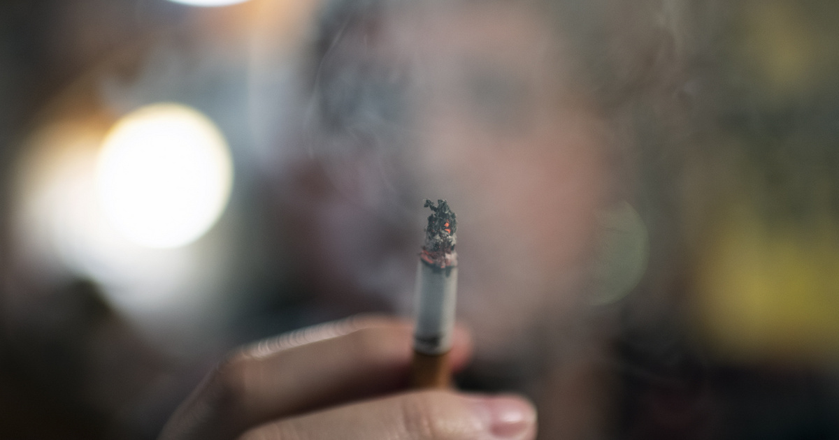 Megérkezett a figyelmeztetés az itthon is terjedő füstmentes cigi miatt, Dohányzásellenes számla