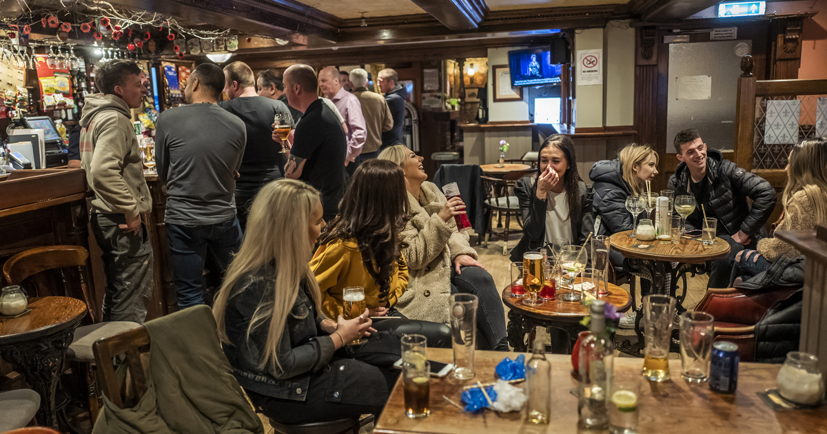 Índice – Afuera – Puedes tomarte una cerveza el lunes con Boris Johnson en un pub de Londres