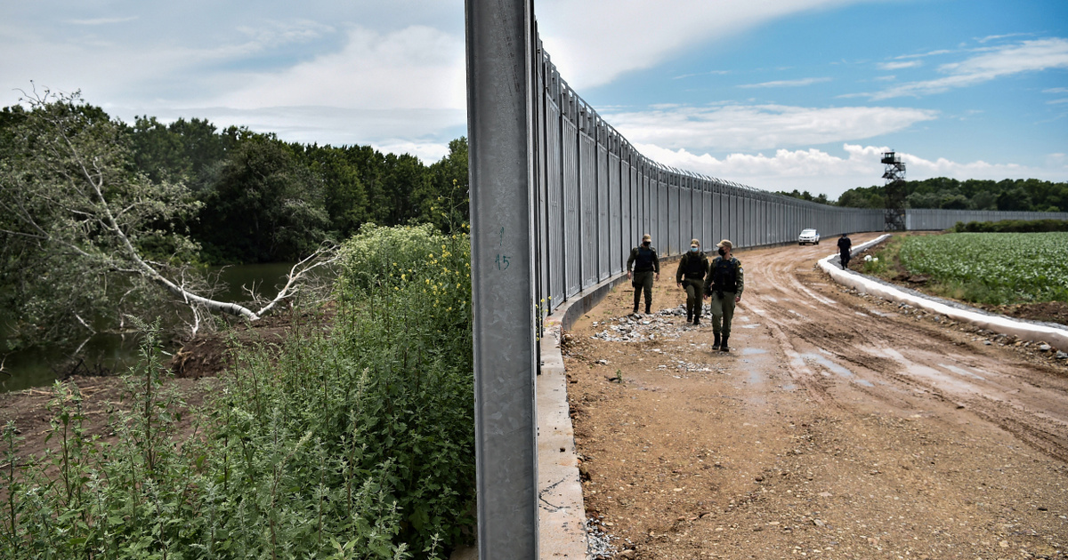 Ευρετήριο – Εξωτερικού – Οι Έλληνες περιμένουν Αφγανούς πρόσφυγες με συρματοπλέγματα και τοίχους