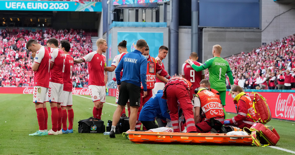 Índice – Deportes – El equipo médico que rescata a Christian Eriksen y el capitán del equipo danés recibieron un premio especial de la Asociación Europea de Fútbol