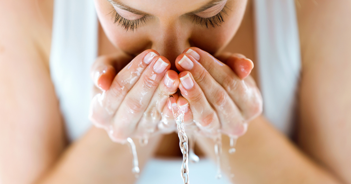 Milyen gyakran kell arcot mosni valójában? Káros, ha túl gyakran, vagy túl ritkán tisztítod a bőrt