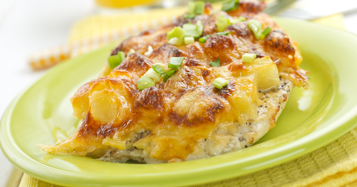 Ananásszal, sajttal sült csirkefalatok a sütőből: kívül ropogós, belül szaftos és omlós