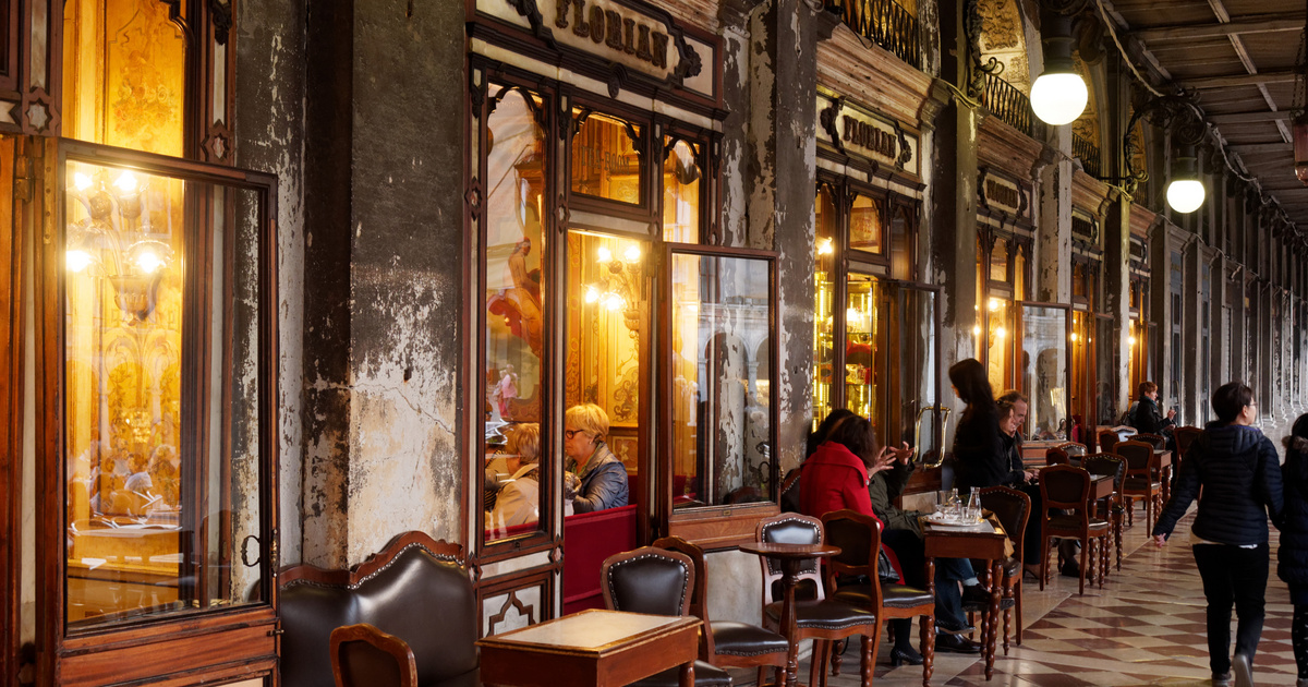 1720 óta működik a világ egyik legrégebbi kávéháza, a Caffé Florian: Casanova és Dickens is törzsvendég volt