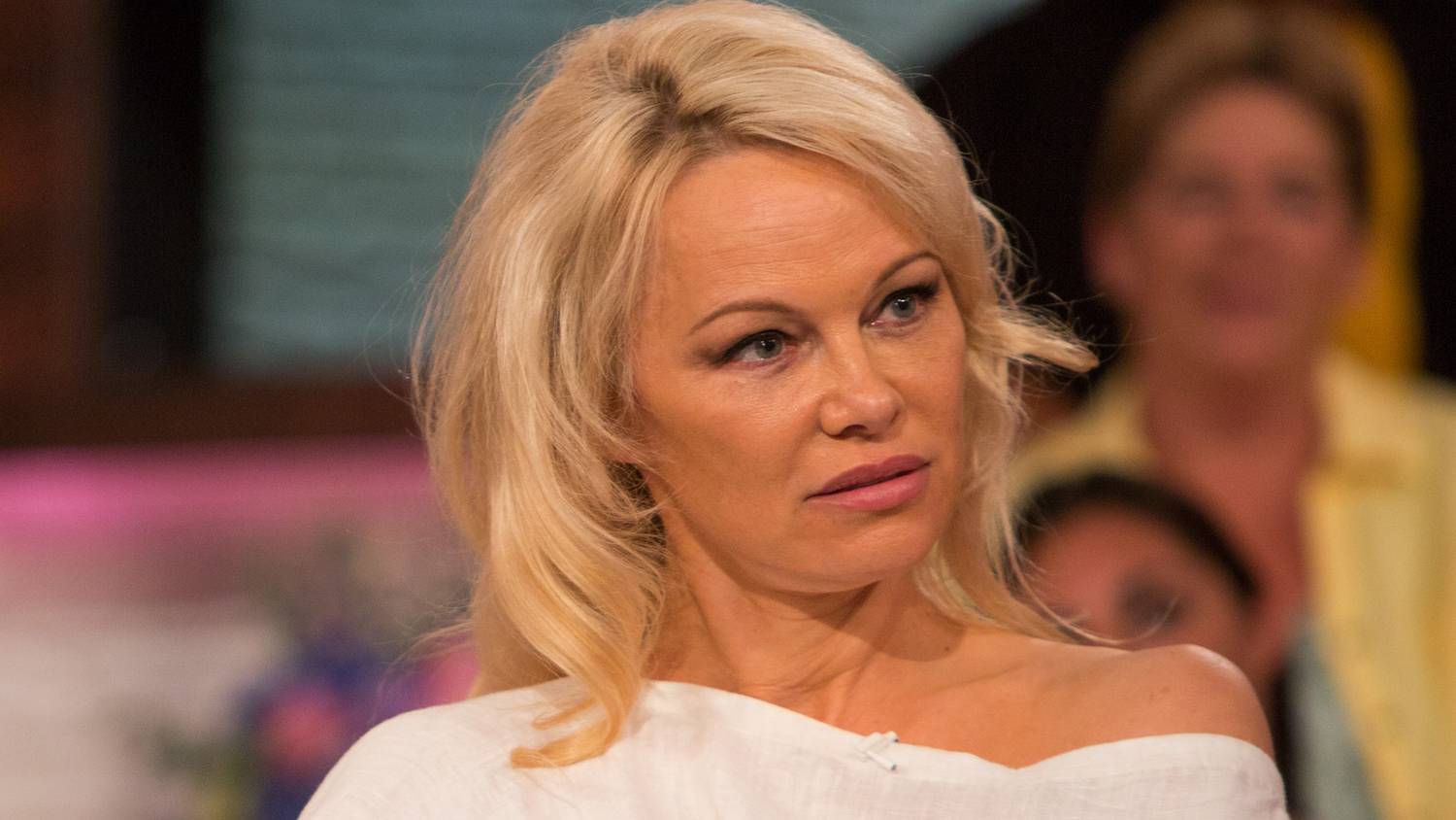 Pamela Anderson ötödik férjétől is válik