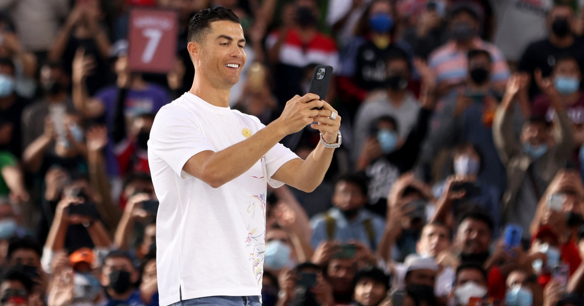 Index – FOMO – Cristiano Ronaldo refuses to buy a phone for his child