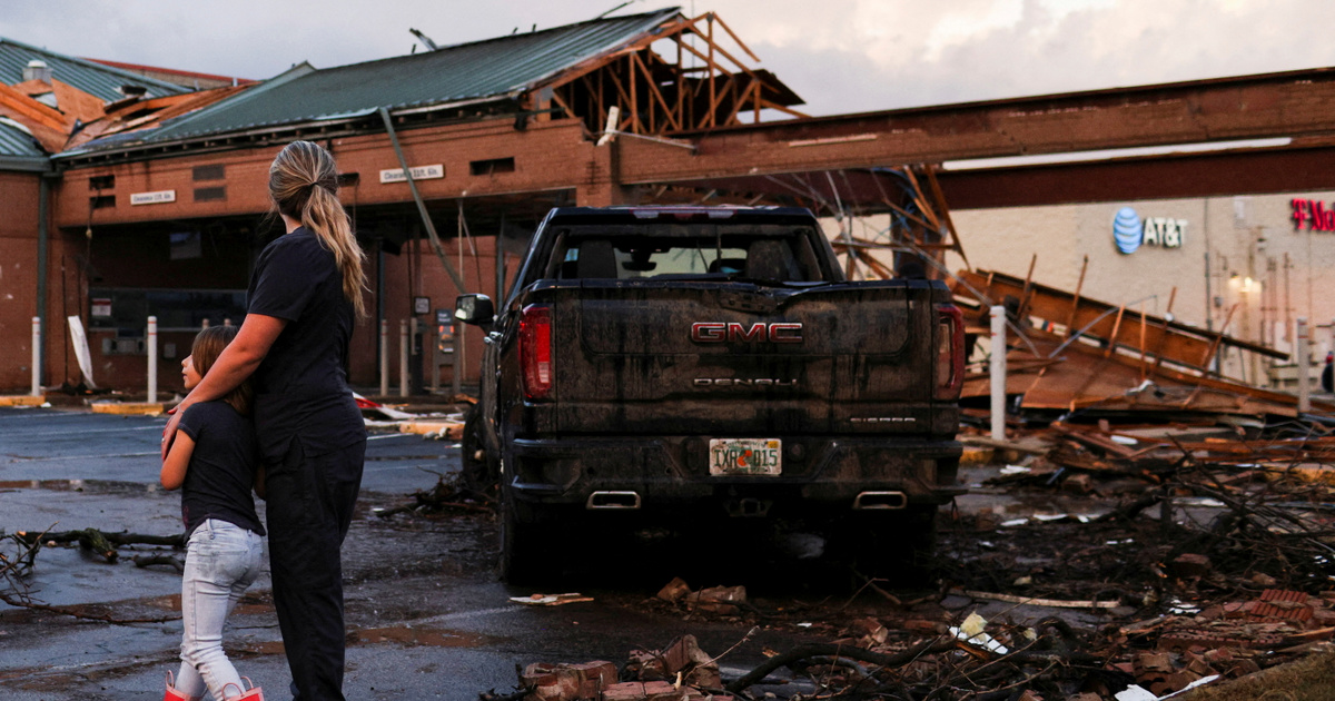 Index – Abroad – Hurricanes swept the United States, many trapped under the rubble