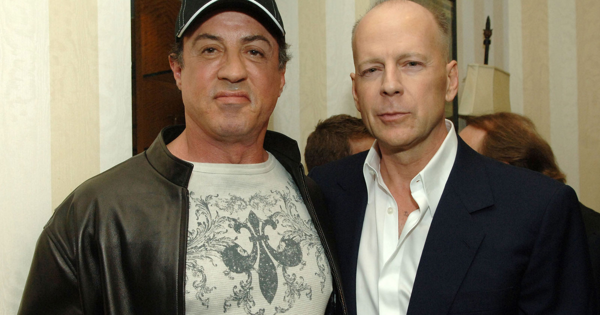 Sylvester Stallone is aggódik Bruce Willisért: a súlyos betegségben szenvedő akciósztár állapota nagyon megromlott