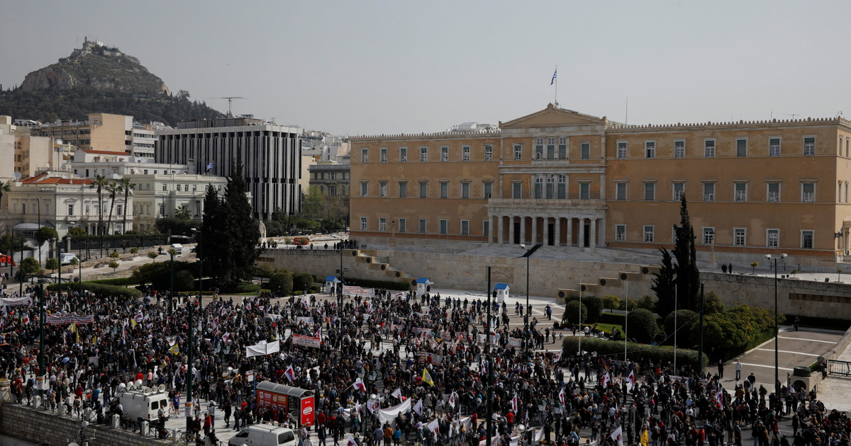Δείκτης – Οικονομία – Δεκάδες χιλιάδες διαδηλώνουν στην Αθήνα για την εκτίναξη των τιμών και τους χαμηλούς μισθούς