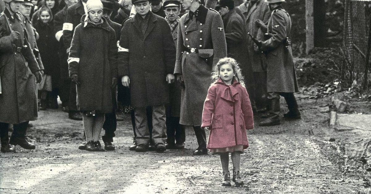 Ő volt a Schindler listája című film piros kabátos kislánya: most a menekülteknek segít