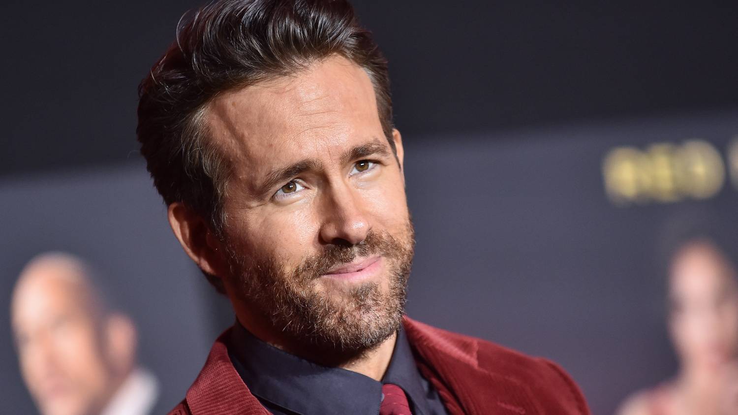 Ryan Reynolds szakállat növesztett