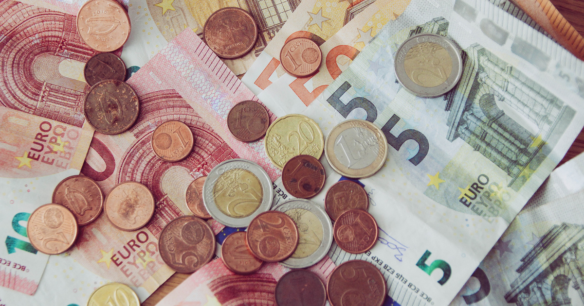 Jól jár, aki most vált eurót forintra? A szakértő a nyaralásra szánt pénzváltásról is beszélt