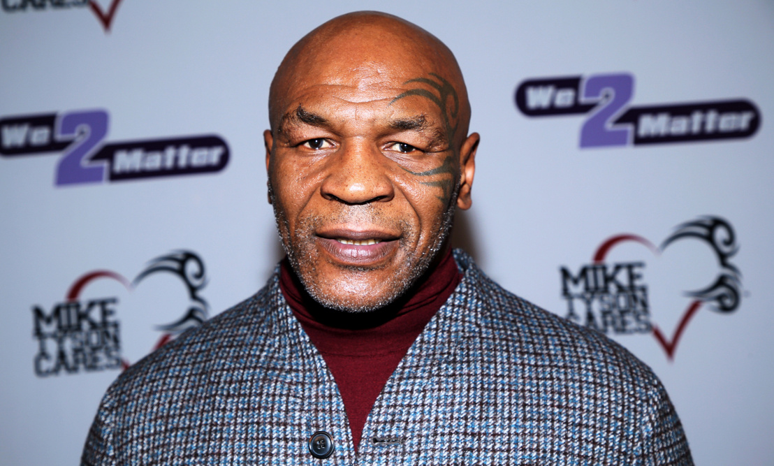 Mike Tyson kiütött egy utast, videó a pofonokról