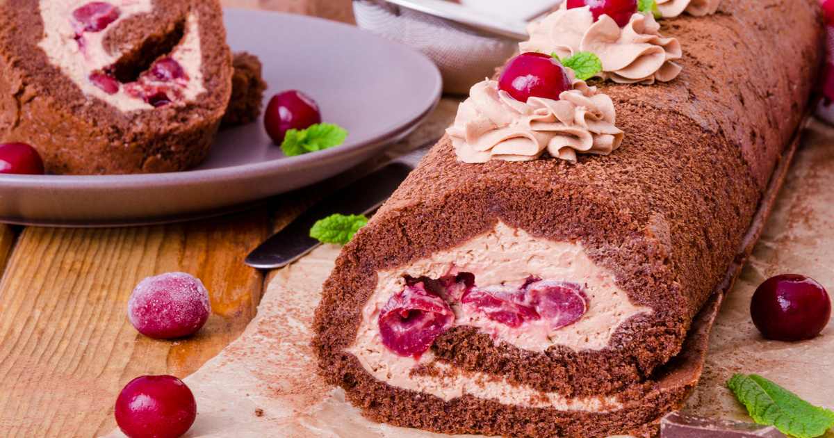 Fekete-erdő tekercs meggyes krémmel: a hagyományos torta ebben a formában is nagyon finom