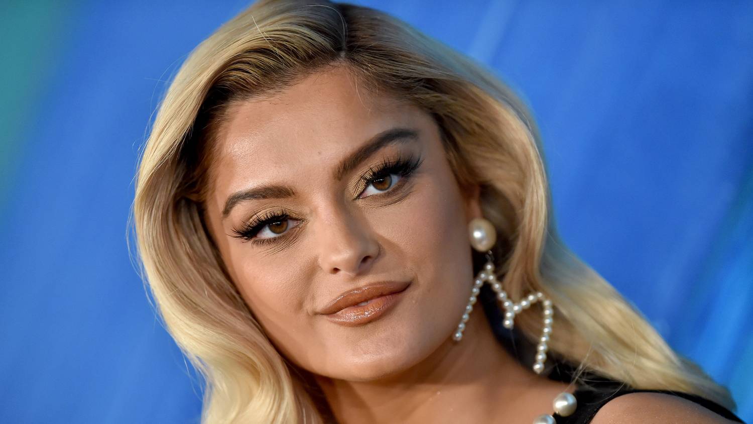 Bebe Rexha új szintre emelte a villantás fogalmát