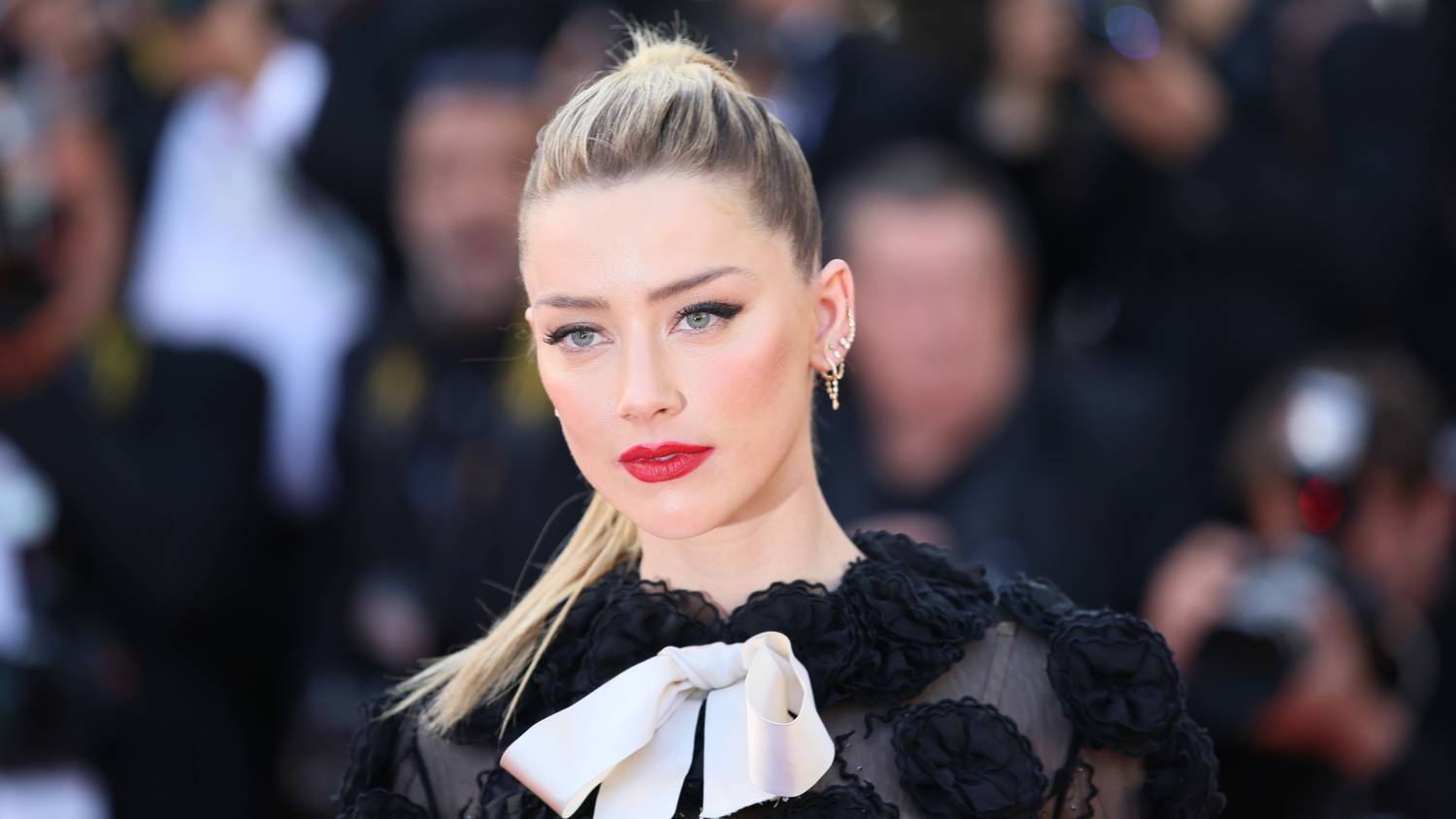 Amber Heard egy sivatagi villába költözött - mutatjuk