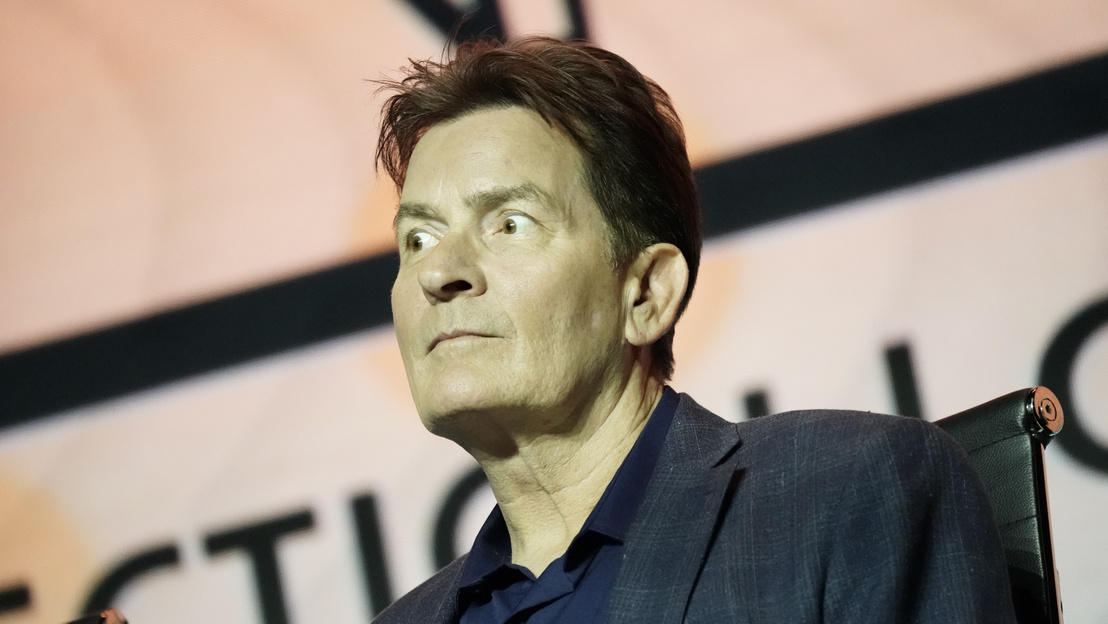 Charlie Sheen 18 éves lánya is csatlakozott az OnlyFanshez, a színész kiborult