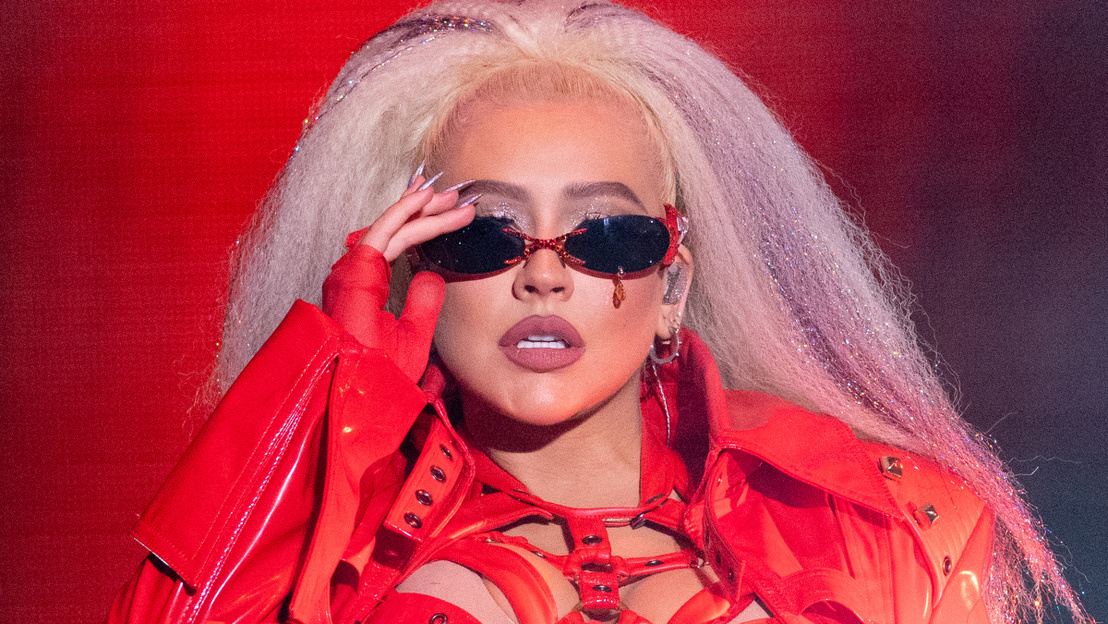 Christina Aguilera strasszkövekkel kirakott műpénisszel lépett színpadra