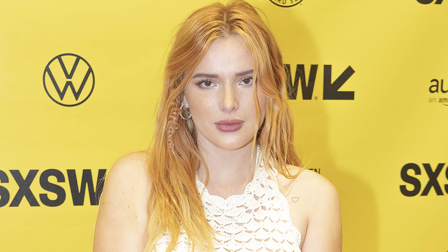 Bella Thorne bikinijéből egy kihívó fenéktetoválás is kilóg