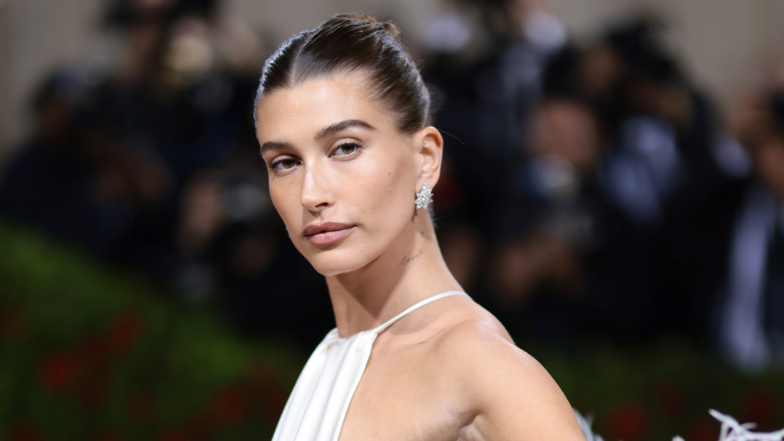 Hailey Baldwin fehérneműben tért vissza a kamerák elé